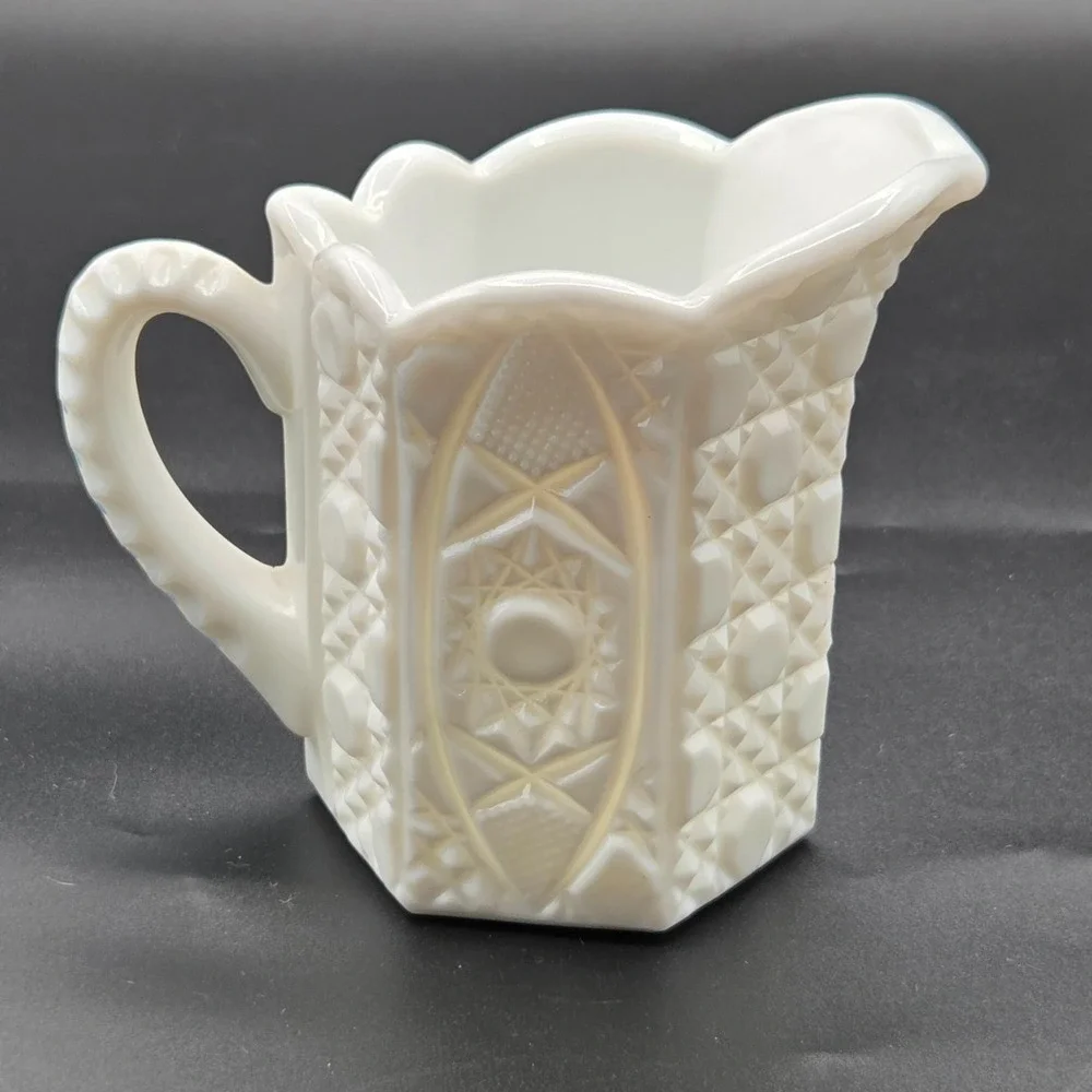 VINTAGE  Rotec Milk Glass‎ Creamer MINT CONDITION